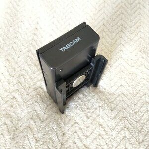 Tascam BP-6AA Battery Supply - Color Black